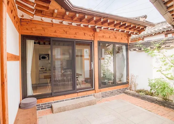 Jay Hanok ㅡ 3br 3bath ㅡ 8min From Anguk Stn Сasa de vacaciones