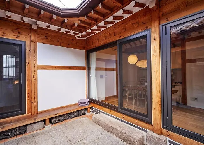 Jay Hanok ㅡ 3br 3bath ㅡ 8min From Anguk Stn Seúl