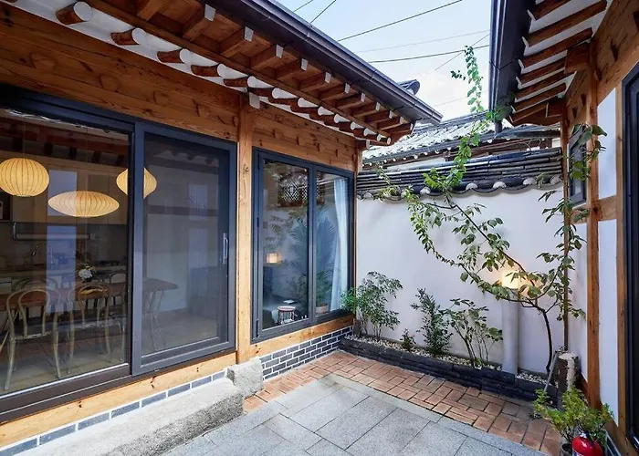 Jay Hanok ㅡ 3br 3bath ㅡ 8min From Anguk Stn Сasa de vacaciones