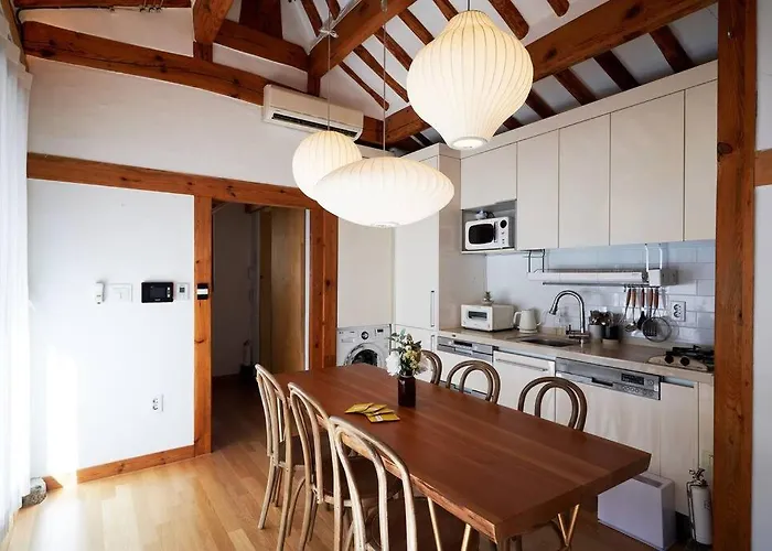 Jay Hanok ㅡ 3br 3bath ㅡ 8min From Anguk Stn Сasa de vacaciones Seúl