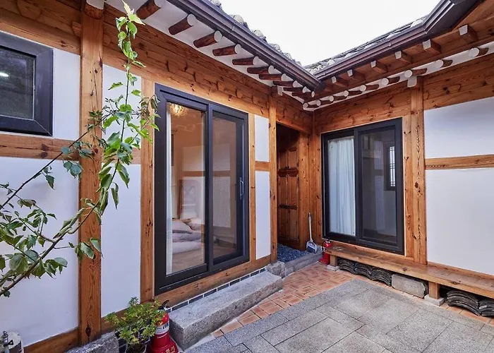 Jay Hanok ㅡ 3br 3bath ㅡ 8min From Anguk Stn