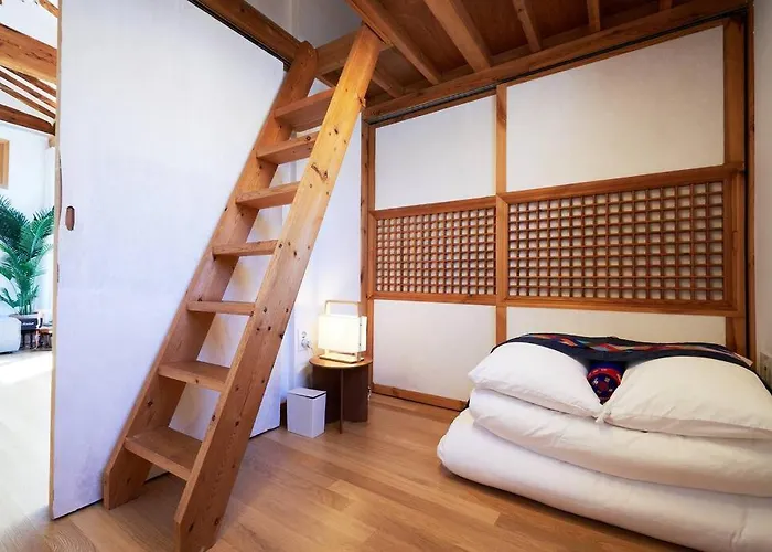 Jay Hanok ㅡ 3br 3bath ㅡ 8min From Anguk Stn *