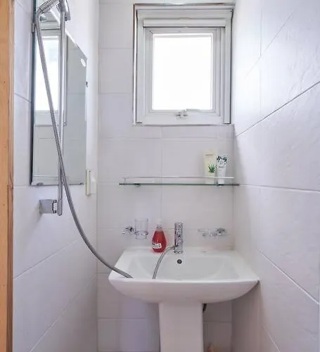 Jay Hanok ㅡ 3br 3bath ㅡ 8min From Anguk Stn