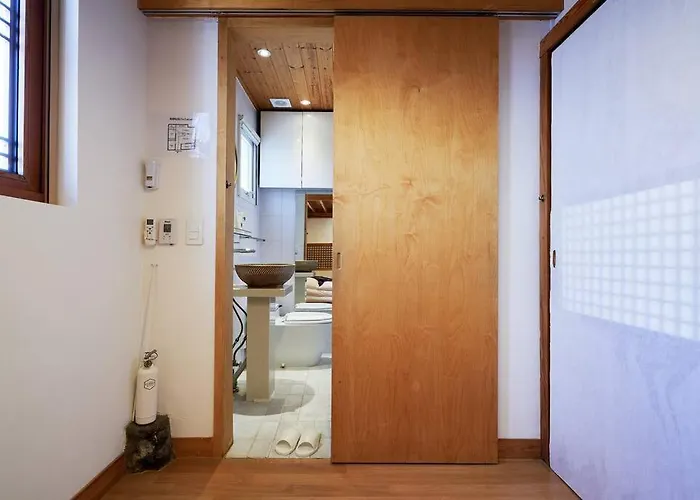 Сasa de vacaciones Jay Hanok ㅡ 3br 3bath ㅡ 8min From Anguk Stn *