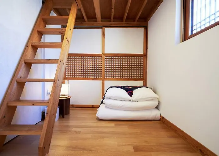 Jay Hanok ㅡ 3br 3bath ㅡ 8min From Anguk Stn *