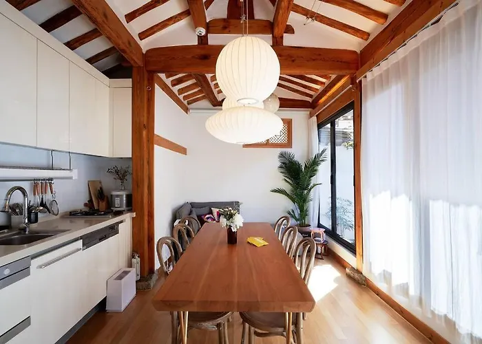 Jay Hanok ㅡ 3br 3bath ㅡ 8min From Anguk Stn * Seúl