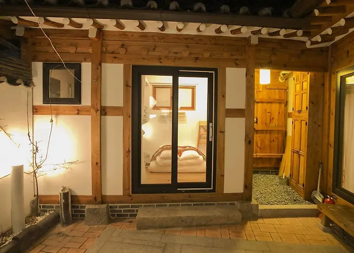 Jay Hanok ㅡ 3br 3bath ㅡ 8min From Anguk Stn Сasa de vacaciones