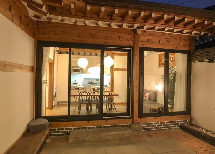 Jay Hanok ㅡ 3br 3bath ㅡ 8min From Anguk Stn *