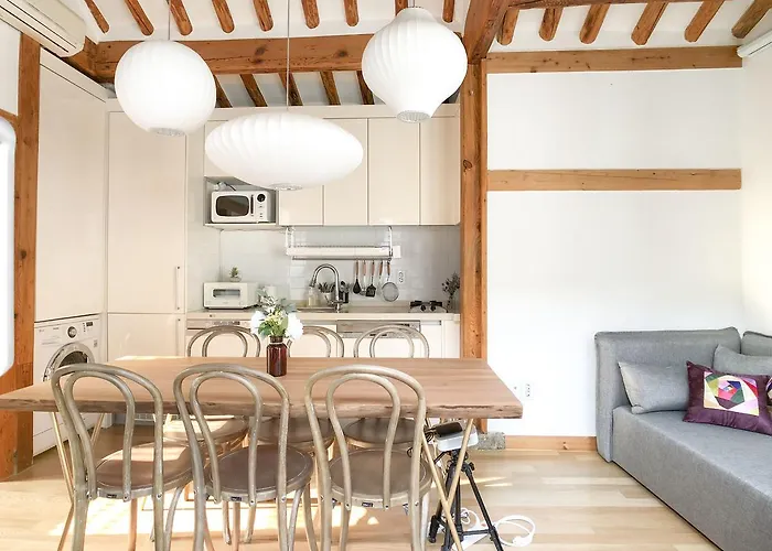 Jay Hanok ㅡ 3br 3bath ㅡ 8min From Anguk Stn *