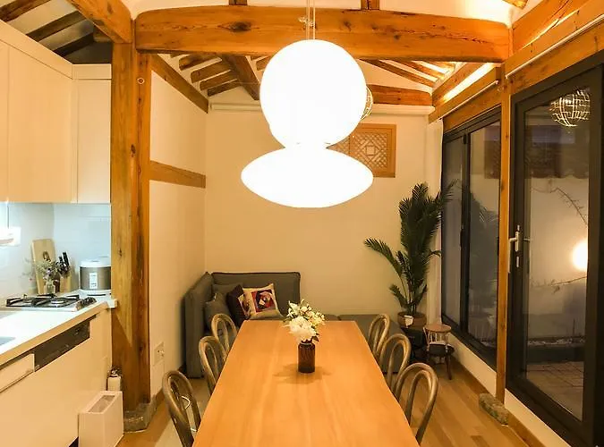 Сasa de vacaciones Jay Hanok ㅡ 3br 3bath ㅡ 8min From Anguk Stn *