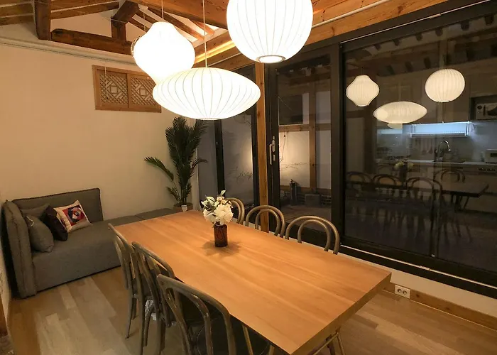 Jay Hanok ㅡ 3br 3bath ㅡ 8min From Anguk Stn