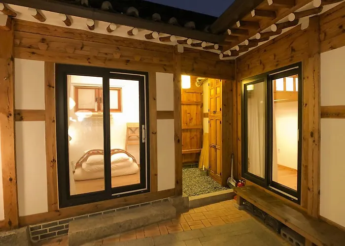Jay Hanok ㅡ 3br 3bath ㅡ 8min From Anguk Stn Сasa de vacaciones *
