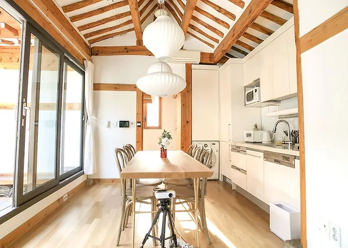 Jay Hanok ㅡ 3br 3bath ㅡ 8min From Anguk Stn * Seúl