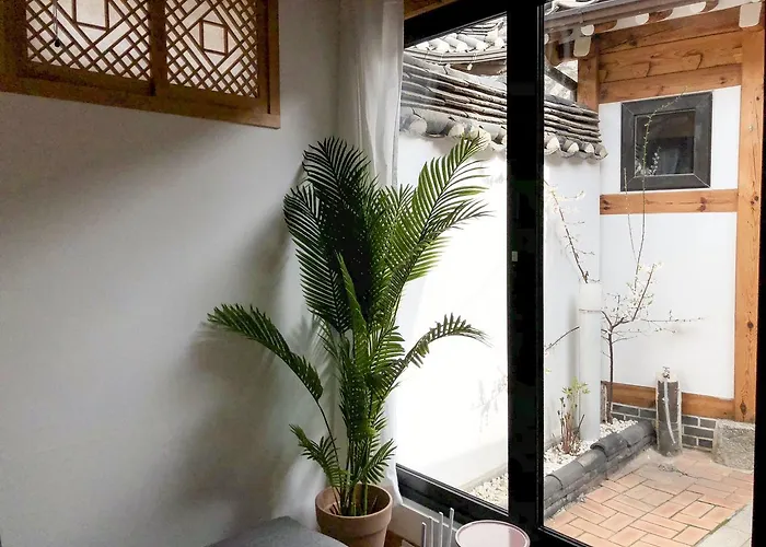 Jay Hanok ㅡ 3br 3bath ㅡ 8min From Anguk Stn *