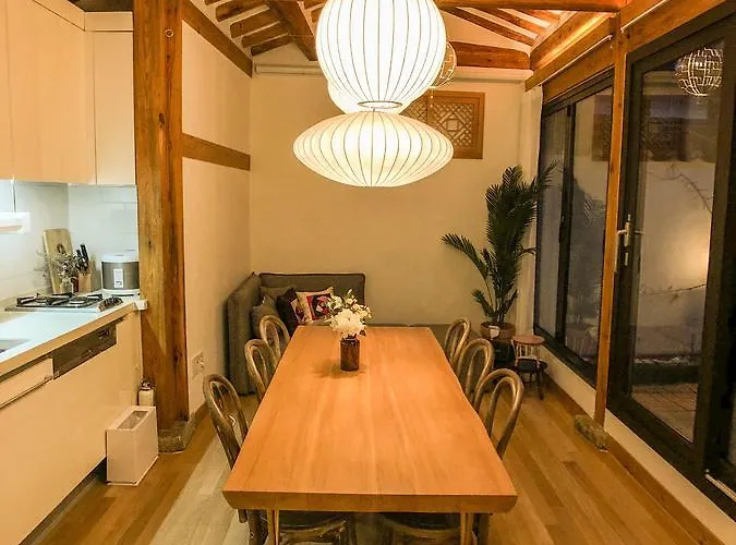 Сasa de vacaciones Jay Hanok ㅡ 3br 3bath ㅡ 8min From Anguk Stn